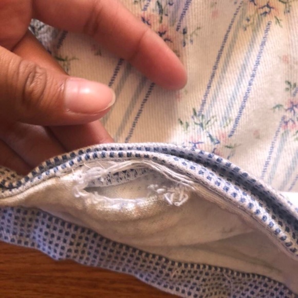 Vintage Unique High-Waisted Floral Shorts - Picture 4 of 4